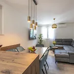 Luxury Sea View Apartmán *