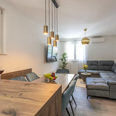 Luxury Sea View Apartament *